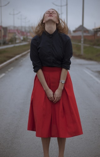 dress-code-casual Znajomość dress code casual pozwoli Ci na stworzenie swobodnej i odpowiedniej do sytuacji stylizacji. Zobacz jakie ubrania wpisują się w dress code casual.