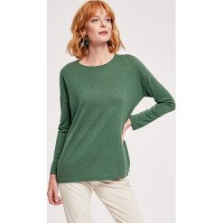 Sweter w kolorze zielonym. Zielone swetry damskie ZOCHA, s. W wyprzedaży za 109,95 zł.