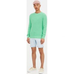 Jasne jeansowe bermudy skinny fit. Szare bermudy męskie Pull&Bear, z denimu. Za 89,90 zł.