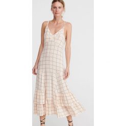 Sukienka z odkrytymi plecami - Kremowy. Sukienki damskie Reserved. Za 139,99 zł.