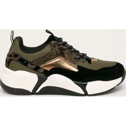 Bullboxer - Buty. Czarne buty sportowe damskie Bullboxer, bez wzorów, z gumy, sportowe. W wyprzedaży za 149,90 zł.