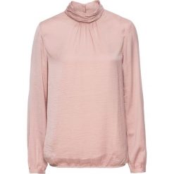 Bluzka satynowa ze stójką bonprix stary jasnoróżowy. Różowe koszulki damskie bonprix, bez wzorów, z satyny, eleganckie, ze stójką, bez rękawów. Za 44,99 zł.