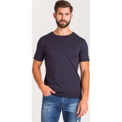 T-SHIRT Emporio Armani. Niebieskie t-shirty męskie xl, z aplikacjami, z okrągłym kołnierzem. Za 329,40 zł.