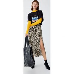 Spódnica midi z rozcięciem i marszczeniem. Szare spódniczki marki Pull&Bear, midi. Za 89,90 zł.