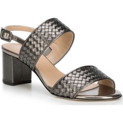 Buty damskie. Szare klapki damskie Wittchen, bez wzorów, ze skóry, na wysokim obcasie. W wyprzedaży za 299,90 zł.