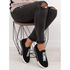 Damskie trampki czarne CHANDRA. Czarne buty sportowe damskie FunKee.pl, z napisami, z tkaniny, bez zapięcia. Za 92,69 zł.