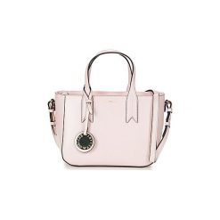 Torebki do ręki Emporio Armani FRIDA TOTE. Różowe torebki klasyczne damskie marki Emporio Armani, bez wzorów, do ręki, bez dodatków. Za 929,00 zł.