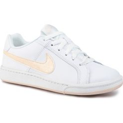 Buty NIKE - Court Royale 749867 113 White/Guava Ice. Białe buty sportowe damskie Nike, bez wzorów, ze skóry ekologicznej, sportowe, nike court. Za 229,00 zł.