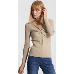 Beżowy Sweter Far Far AWay. Brązowe swetry klasyczne damskie marki other, na jesień, l. Za 69,99 zł.