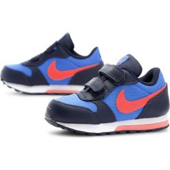 Nike MD Runner 2 806255-412. Buciki niemowlęce Nike, ze skóry, bez zapięcia. W wyprzedaży za 119,99 zł.