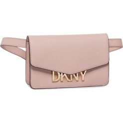 Saszetka nerka DKNY - Penelope Belt Bag R94I1F74 Cah. Różowe nerki damskie DKNY, bez wzorów, ze skóry, młodzieżowe, bez dodatków. Za 719,00 zł.