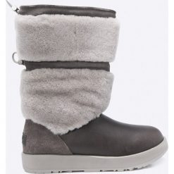 UGG - Śniegowce MTL W REYKIR WATERPROOF. Szare botki damskie na obcasie marki Ugg, z materiału, z okrągłym noskiem. Za 1399,00 zł.