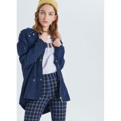 Kurtka parka z kapturem - Granatowy. Niebieskie kurtki damskie marki Cropp, s, bez wzorów, z kapturem. Za 139,99 zł.