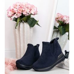 Botki damskie Sixth Sens JW62 Granatowe. Niebieskie botki damskie Sixth Sens, z tkaniny, sportowe, bez obcasa, na koturnie, bez zapięcia. Za 119,00 zł.