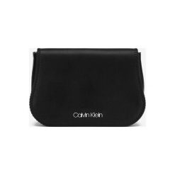 Calvin Klein Cross body bag Czarny. Czarne torebki klasyczne damskie Calvin Klein, w paski, z materiału, bez dodatków. Za 318,95 zł.