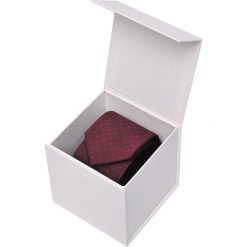 KRAWAT MĘSKI WE WZÓR. Czerwone krawaty męskie marki Top Secret, w kropki, eleganckie. W wyprzedaży za 24,99 zł.