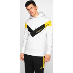 Bluza męska BLM219 - biały. Białe bluzy męskie m, z dzianiny, z kapturem. W wyprzedaży za 79,99 zł.