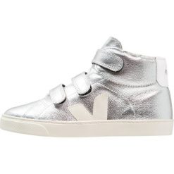 Veja ESPLAR MID SMALL Tenisówki i Trampki wysokie silver pierre. Szare trampki dziewczęce marki Veja, ze skóry. Za 419,00 zł.