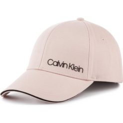 Czapka z daszkiem CALVIN KLEIN - Side Logo Cap K60K605515 646. Różowe czapki damskie Calvin Klein, bez wzorów, z bawełny. Za 159,00 zł.