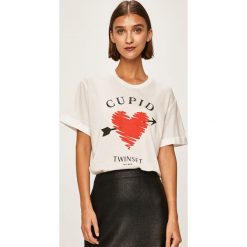 Twinset - T-shirt. Białe topy damskie Twinset, s, z nadrukiem, z elastanu, z okrągłym kołnierzem. Za 299,90 zł.