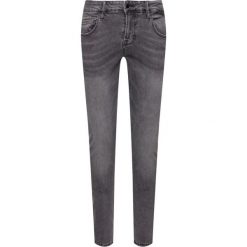Jeansy Skinny Fit Guess Chris M94A27 D3T50. Szare jeansy męskie Guess, m, z aplikacjami. W wyprzedaży za 199,00 zł.