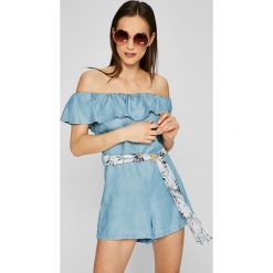 Guess Jeans - Kombinezon. Niebieskie kombinezony z printem marki Guess Jeans, s, z lyocellu, bez ramiączek. W wyprzedaży za 339,90 zł.