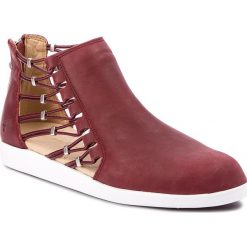 Botki EMU AUSTRALIA - Melina W11754 Rich Red. Czerwone botki damskie na zamek EMU Australia, z materiału. W wyprzedaży za 329,00 zł.