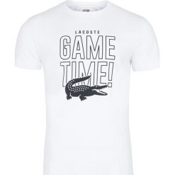 T- shirt Lacoste. Białe t-shirty męskie Lacoste, m, z nadrukiem, klasyczne, z klasycznym kołnierzykiem. Za 169,00 zł.