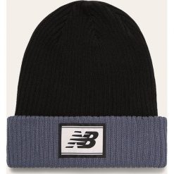 New Balance - Czapka. Czarne czapki męskie New Balance, bez wzorów, z dzianiny. W wyprzedaży za 59,90 zł.