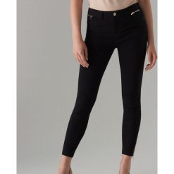 Spodnie super skinny z zamkami - Czarny. Spodnie damskie Mohito. Za 119,99 zł.