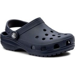 Klapki CROCS - Classic Clog K 204536 Navy. Niebieskie sandały chłopięce Crocs, z tworzywa sztucznego, bez zapięcia. Za 119,00 zł.