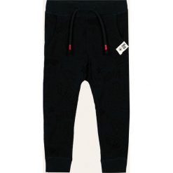 Name it - Spodnie dziecięce 86-110 cm. Szare dresy chłopięce Name it, bez wzorów, z elastanu. Za 89,90 zł.