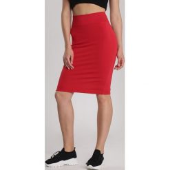 Czerwona Spódnica Chelros. Czerwone spódniczki damskie Renee, s, bez wzorów, midi. W wyprzedaży za 69,99 zł.
