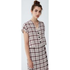 Top w kratkę z dekoltem w serek. Szare topy damskie Pull&Bear, w kratkę, z dekoltem w serek. Za 55,90 zł.