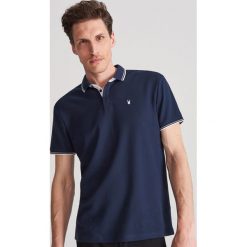 Koszulka polo regular fit - Granatowy. Niebieskie koszulki męskie Reserved, s, bez wzorów, bez rękawów. Za 59,99 zł.