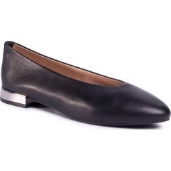 Półbuty GIOSEPPO - Cuyler 58499 Black. Czarne półbuty damskie Gioseppo, z aplikacjami, ze skóry, bez obcasa, na płaskiej podeszwie, bez zapięcia. W wyprzedaży za 189,00 zł.