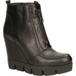 BOTKI BRONX 33681-A-01. Czarne botki damskie marki Bronx, bez obcasa, bez zapięcia. Za 199,99 zł.