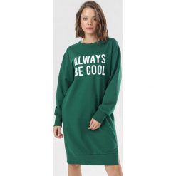 Ciemnozielona Sukienka Mezanya. Zielone sukienki damskie Born2be, xl, bez wzorów, z dzianiny, bez kołnierzyka, bez rękawów. Za 79,99 zł.