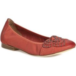 Baleriny CAPRICE - 9-22100-22 Coral Nubuc 530. Czerwone baleriny damskie Caprice, z aplikacjami, ze skóry, bez obcasa. W wyprzedaży za 179,00 zł.