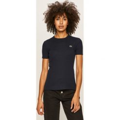 Lacoste - T-shirt. Czerwone bluzki damskie Lacoste, bez wzorów, z bawełny, casualowe, z okrągłym kołnierzem. W wyprzedaży za 179,90 zł.