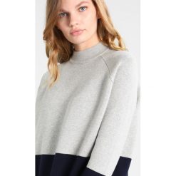 Swetry klasyczne damskie: Envii ENPETROL BLOCK Sweter light grey/navy