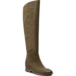 Muszkieterki CARINII - B3693 I43-000-PSK-B89. Zielone buty zimowe damskie Carinii, z materiału, na obcasie. W wyprzedaży za 329,00 zł.