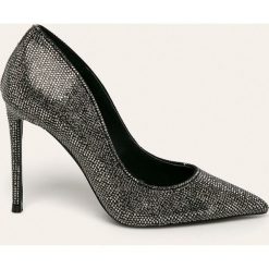 Steve Madden - Szpilki Vala-R. Czarne szpilki Steve Madden, bez wzorów, z materiału, bez obcasa, na obcasie, bez zapięcia. W wyprzedaży za 359,90 zł.