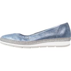 Gabor WIDE FIT Czółenka na koturnie jeans. Niebieskie koturny damskie Gabor, bez obcasa, na koturnie, bez zapięcia. W wyprzedaży za 349,30 zł.