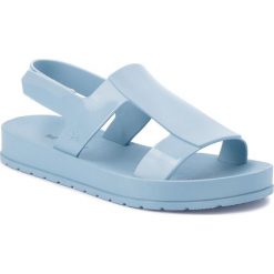 Sandały ZAXY - Ever Sandal Fem 17368 Niebieski 90061 AA285040 02064. Niebieskie klapki damskie Zaxy, bez wzorów, z tworzywa sztucznego, bez obcasa. W wyprzedaży za 129,00 zł.