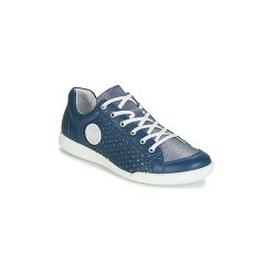 Buty Pataugas PACHA. Niebieskie trampki i tenisówki damskie Pataugas, bez wzorów, bez zapięcia. Za 659,00 zł.