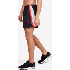 Under Armour Launch SW 5'' Szorty Czarny. Czarne spodenki i szorty męskie Under Armour, xxl, bez wzorów, z poliesteru. Za 188,95 zł.