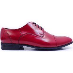 Czerwone półmatowe obuwie wizytowe T95. Czerwone buty wizytowe męskie Modini Moda Męska, ze skóry, bez zapięcia. W wyprzedaży za 270,00 zł.