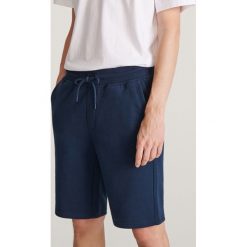 Szorty dresowe - Granatowy. Niebieskie spodenki i szorty męskie Reserved, s, bez wzorów, z dresówki. Za 49,99 zł.