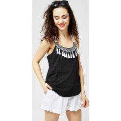 Top z frędzlami. Czarne bluzki damskie Moodo, xs, bez wzorów, bez kołnierzyka. Za 29,99 zł.